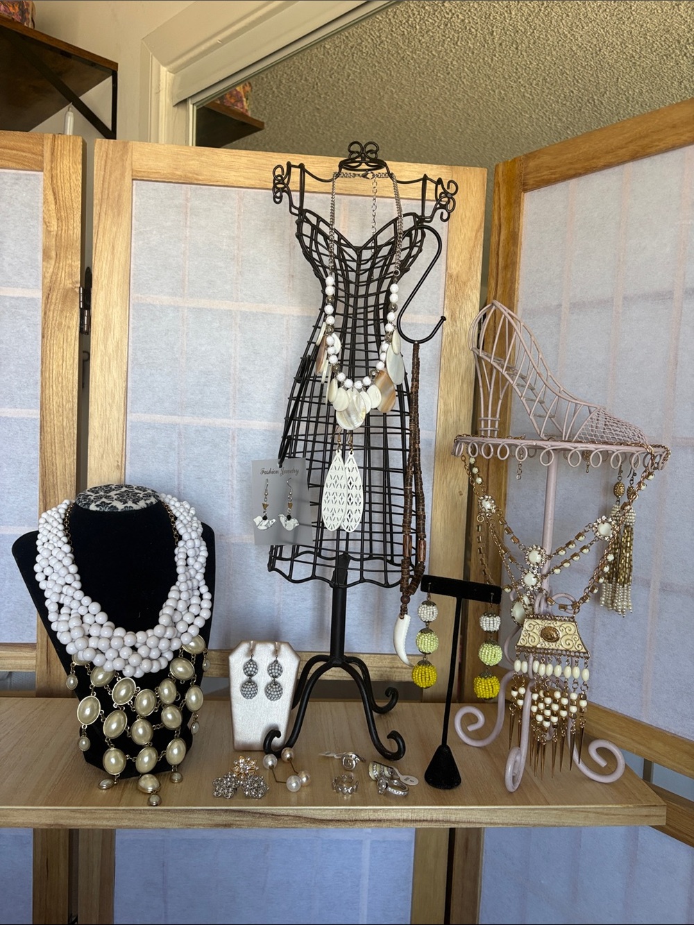 Bulk Jewelry Lot 20 Pc Mixed Necklaces Rings Earrings Bracelets Pins Brooches